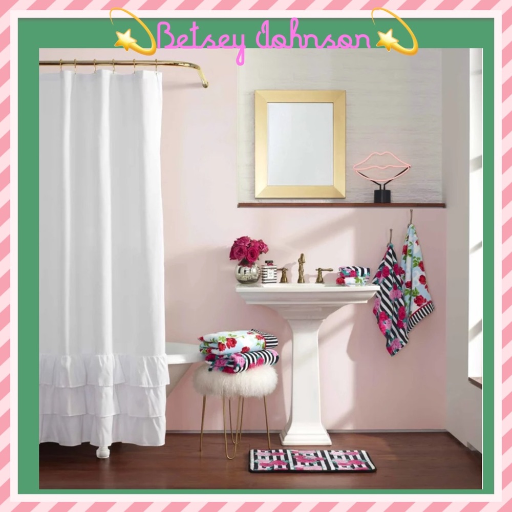 COPY - 💫 Betsey Johnson Flower Stripe Pink 3 Piece Towel Set💫NWOT